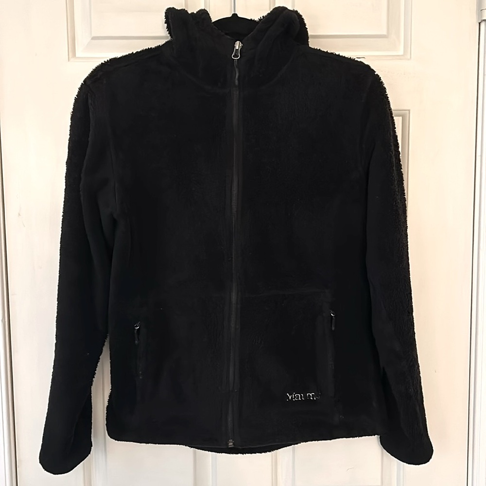 Marmot women’s black hooded fleece. Stylish addition to your fall wardrobe!